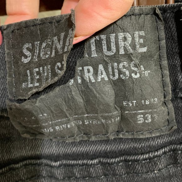Pre-loved, Signature By Levi Strauss & Co. Black Distressed Unisex Jean, 32x30 - Picture 11 of 16